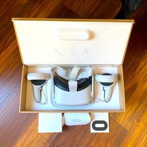 Oculus Quest 2 - LIKE NEW